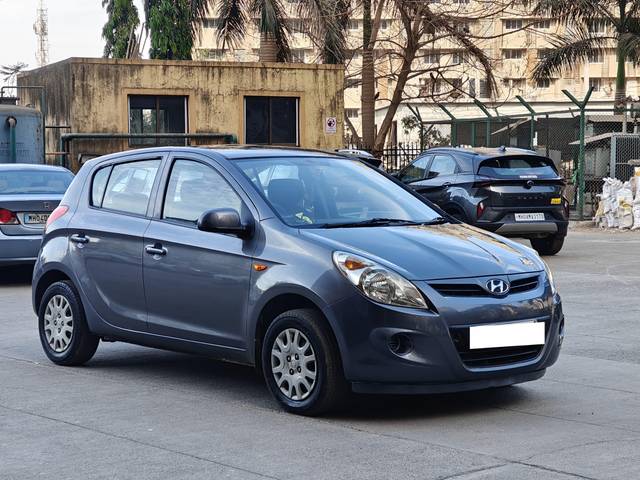 https://images10.gaadi.com/usedcar_image/4413800/original/processed_7c44eb613f24165d304d733013d2a19c.jpg?imwidth=6400