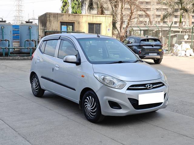 https://images10.gaadi.com/usedcar_image/4413804/original/processed_b70eb75ac66af66282a656d9f59b697a.jpg?imwidth=6400