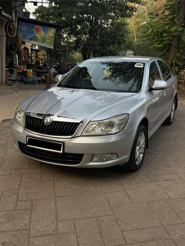 https://images10.gaadi.com/usedcar_image/4413898/original/processed_395642573434ea8e1cc9c7a4bad1a0d1.jpg?imwidth=6402