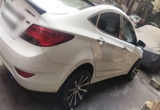 https://images10.gaadi.com/usedcar_image/4414050/original/09cfe018b7aecb41b07e7996bc53e1cf.jpg?imwidth=6402