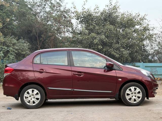 https://images10.gaadi.com/usedcar_image/4414290/original/processed_39924d9c1fcf7960af04a9f5012a4344.jpg?imwidth=6401