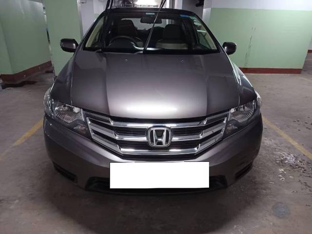 https://images10.gaadi.com/usedcar_image/4414303/original/9598c82e62d504aefd2fce35a82a9469.jpeg?imwidth=6402