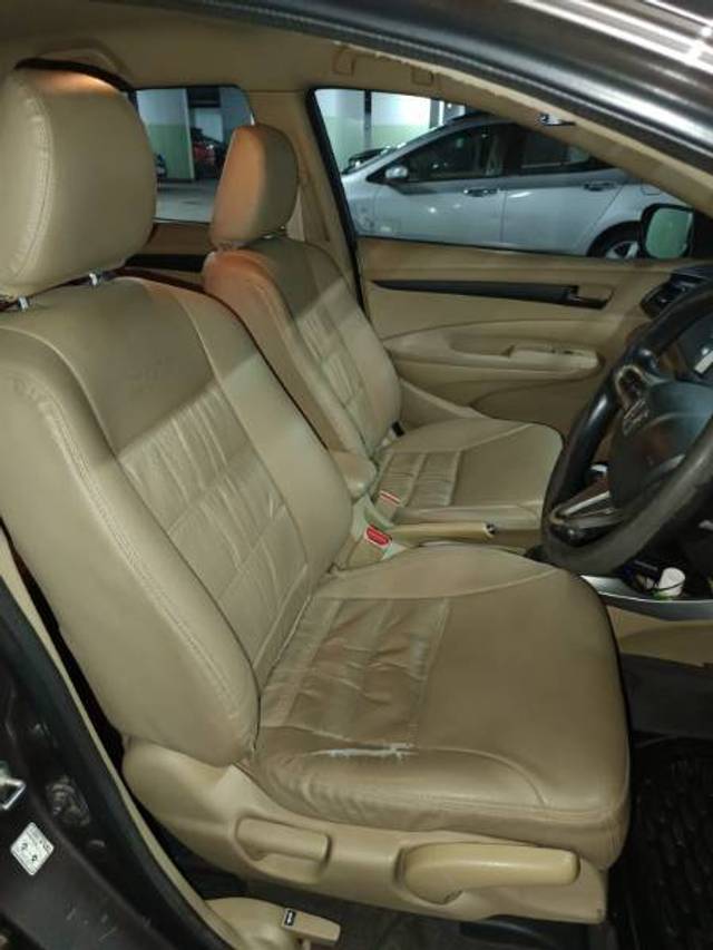 https://images10.gaadi.com/usedcar_image/4414303/original/b820ae384091e6672895cbce838de498.jpeg?imwidth=6400