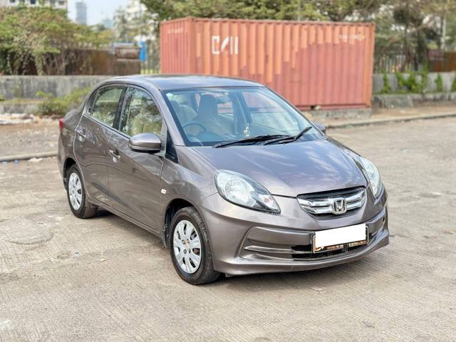 https://images10.gaadi.com/usedcar_image/4414335/original/processed_590595bf515b3d78648e85683c76d667.jpg?imwidth=6400