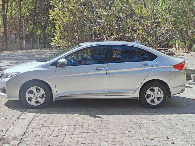 https://images10.gaadi.com/usedcar_image/4414339/original/91f55e446f587eba6c5f6c14a50bb232.jpg?imwidth=6402