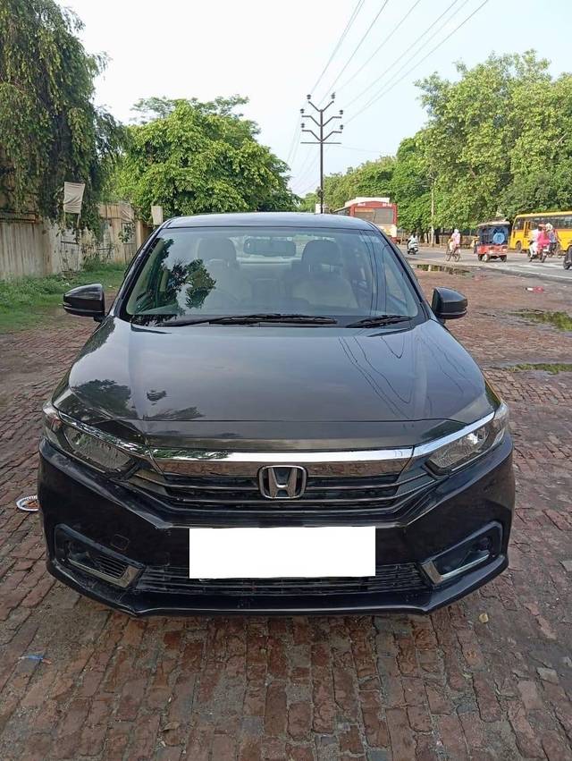 https://images10.gaadi.com/usedcar_image/4414361/original/processed_b23c16da-b6ff-4472-b34c-ba8d23ab9701.jpg?imwidth=6400