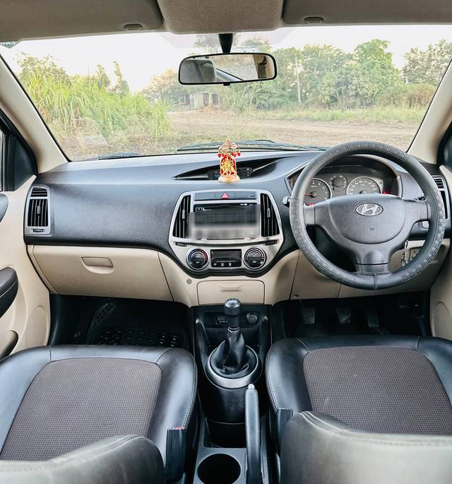 https://images10.gaadi.com/usedcar_image/4414370/original/processed_06ddc218ba6382daea969f6834f585fe.jpg?imwidth=6402