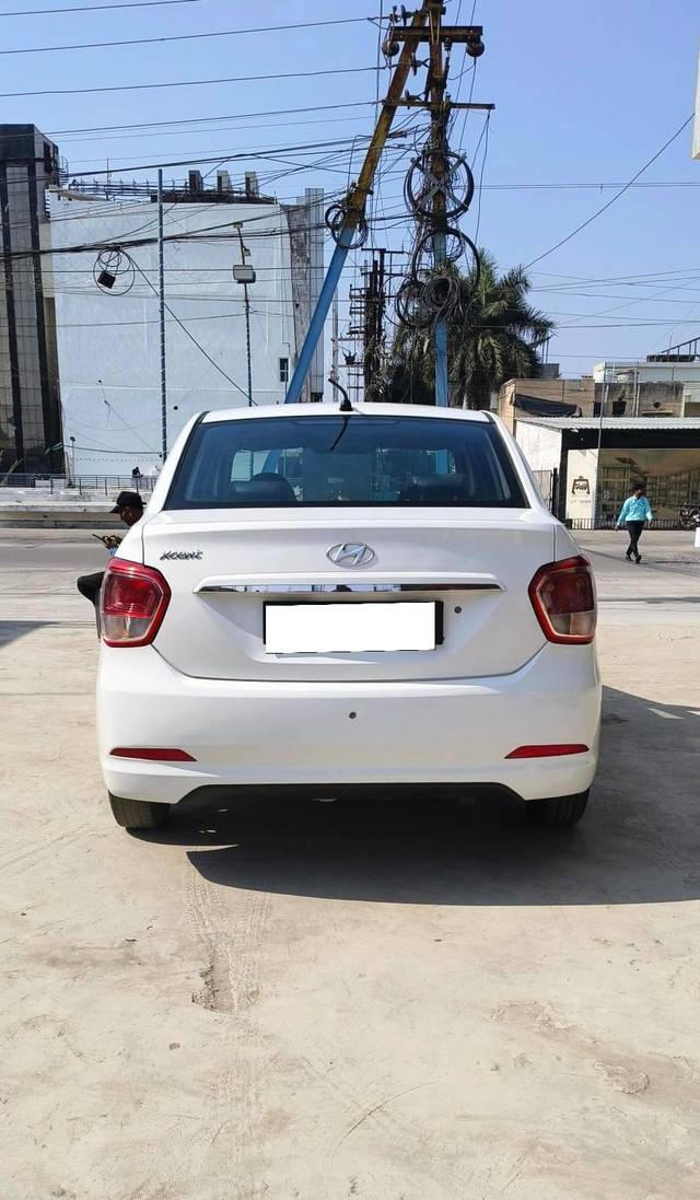 https://images10.gaadi.com/usedcar_image/4414401/original/processed_c5d9c6349b8b24f5a38846defa2bd3e6.jpg?imwidth=6401