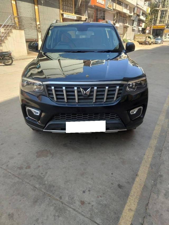 https://images10.gaadi.com/usedcar_image/4414459/original/processed_ec2dcbdda338f9bc601d86b8a0278402.jpg?imwidth=6402