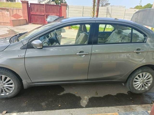 https://images10.gaadi.com/usedcar_image/4414460/original/processed_225606e2-b9a5-4210-a722-17d1f37c28bf.jpg?imwidth=6401