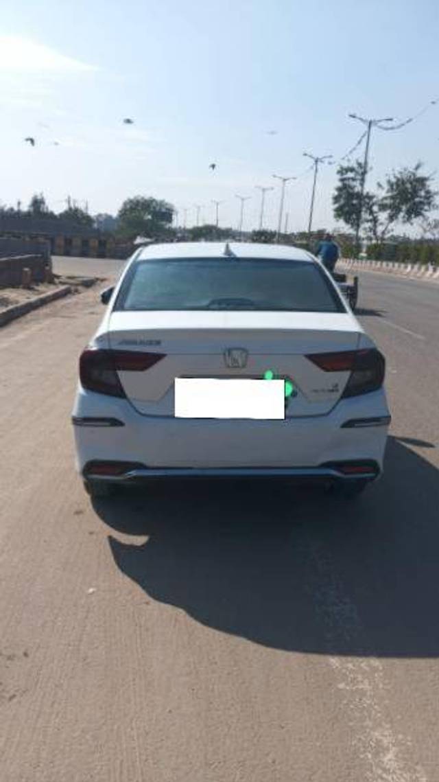 https://images10.gaadi.com/usedcar_image/4414495/original/b2758f4f0d23358da6c01533cf7e7a18.jpg?imwidth=6401