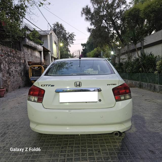 https://images10.gaadi.com/usedcar_image/4414651/original/processed_e6c97957e0e910d0168a88a9c3a47f37.jpg?imwidth=6402