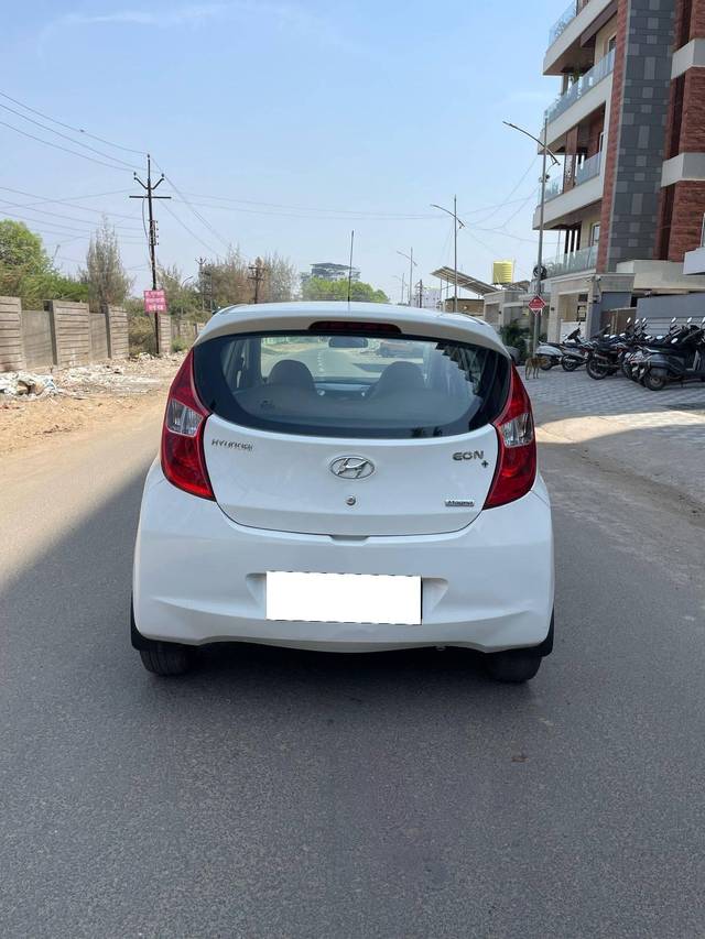 https://images10.gaadi.com/usedcar_image/4414676/original/processed_666829cf7ac7f2358af5a61b8cd63ee7.jpg?imwidth=6401