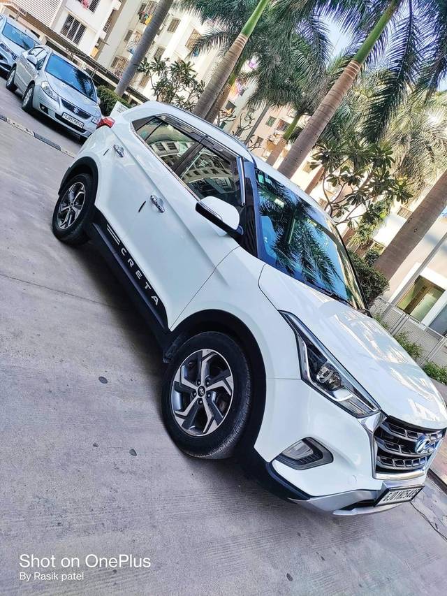 https://images10.gaadi.com/usedcar_image/4414691/original/processed_b8e18d921f483b8ffe52780358e65ae8.jpg?imwidth=6402