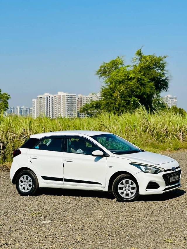 https://images10.gaadi.com/usedcar_image/4414873/original/processed_40cc3381d6b5849d33a16df53bff1368.jpg?imwidth=6401