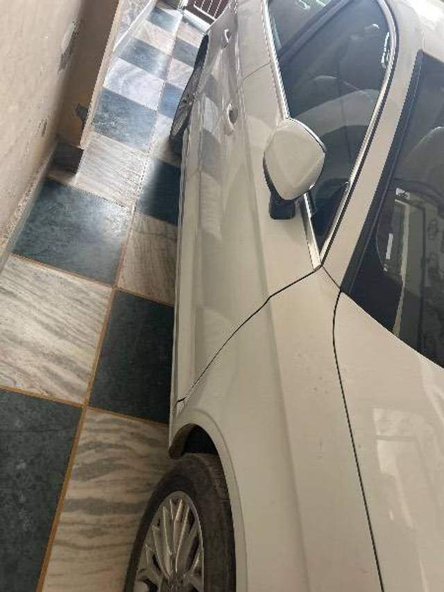 https://images10.gaadi.com/usedcar_image/4414891/original/c4fe69214dace35e1ce2db4d208250e5.jpg?imwidth=6401