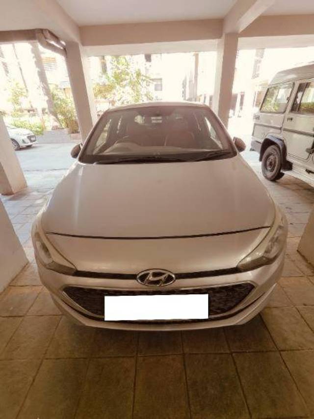 https://images10.gaadi.com/usedcar_image/4414913/original/d0bdf55365a259bbec8bcd5a5fb5eee5.jpg?imwidth=6400