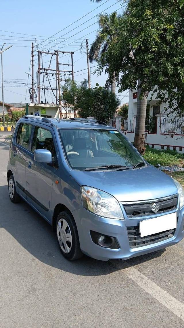 https://images10.gaadi.com/usedcar_image/4414984/original/processed_2dce858e62c53a20d43ad787d59bba59.jpg?imwidth=6400