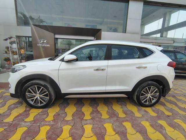 https://images10.gaadi.com/usedcar_image/4415051/original/processed_148162227b5410d7c86aa37cd66ed0a7.jpeg?imwidth=6402