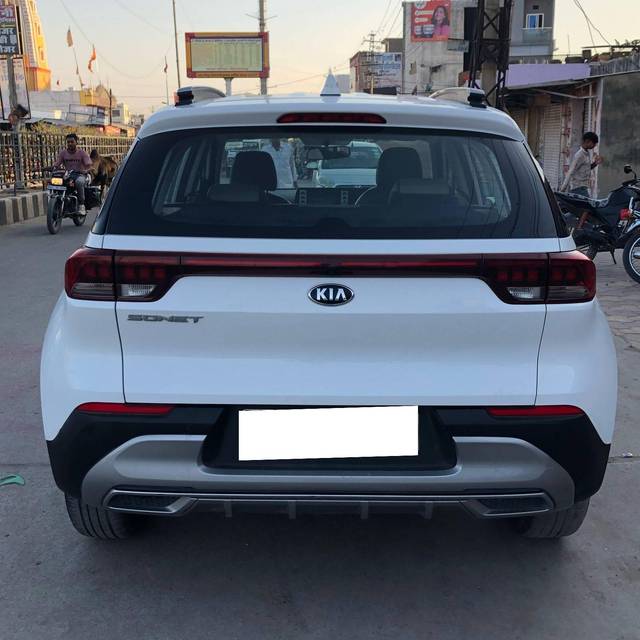 https://images10.gaadi.com/usedcar_image/4415147/original/processed_a82cffd98c76cb3a655d54057f9cd0d9.jpg?imwidth=6402