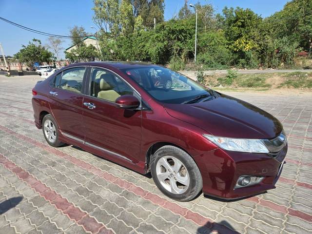 https://images10.gaadi.com/usedcar_image/4415167/original/processed_d75ad61183f0f9cdf9508fa8b5d200eb.jpg?imwidth=6400