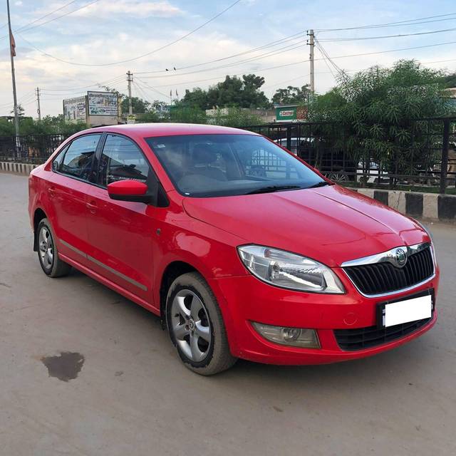 https://images10.gaadi.com/usedcar_image/4415168/original/processed_e5383501e5a6a183d2286dcd4ce535cc.jpg?imwidth=6400