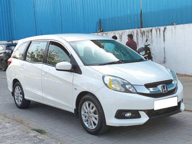 https://images10.gaadi.com/usedcar_image/4415171/original/processed_cc1eaa2185ebe0a8a319325492279822.jpg?imwidth=6400