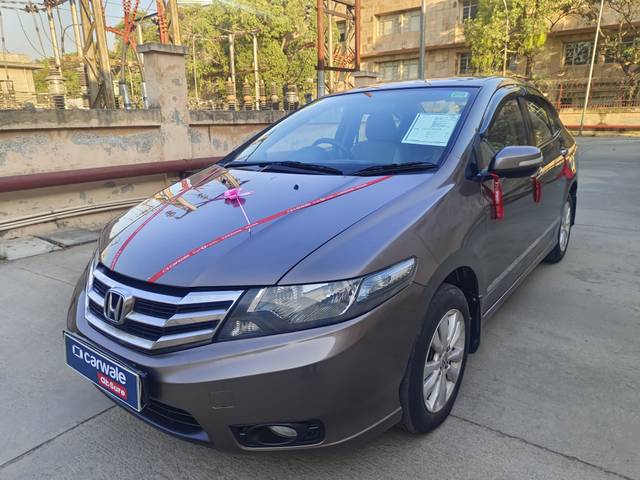 https://images10.gaadi.com/usedcar_image/4415182/original/3f6accc849cdee314f30f618b62fcb58.jpg?imwidth=6402