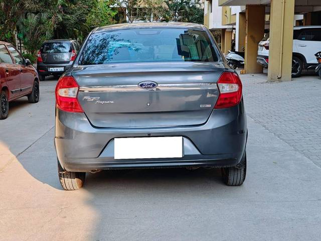 https://images10.gaadi.com/usedcar_image/4415207/original/processed_5adf6e778dd26951132507dedb5ef398.jpg?imwidth=6402