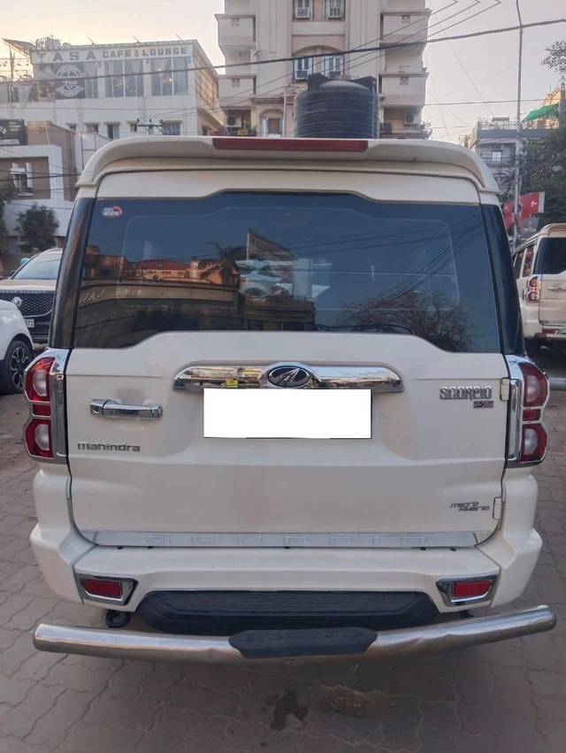 https://images10.gaadi.com/usedcar_image/4415225/original/processed_17b03e5fa503037b9cbea890679b0cbb.jpg?imwidth=6402