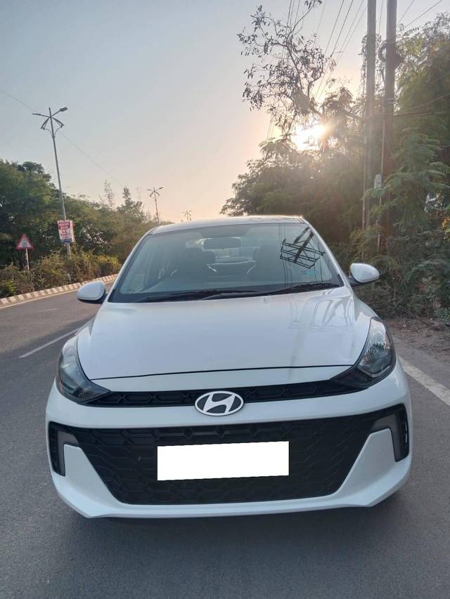 https://images10.gaadi.com/usedcar_image/4415274/original/processed_a094cbde59a61317feec897431d8cddd.jpg?imwidth=6402