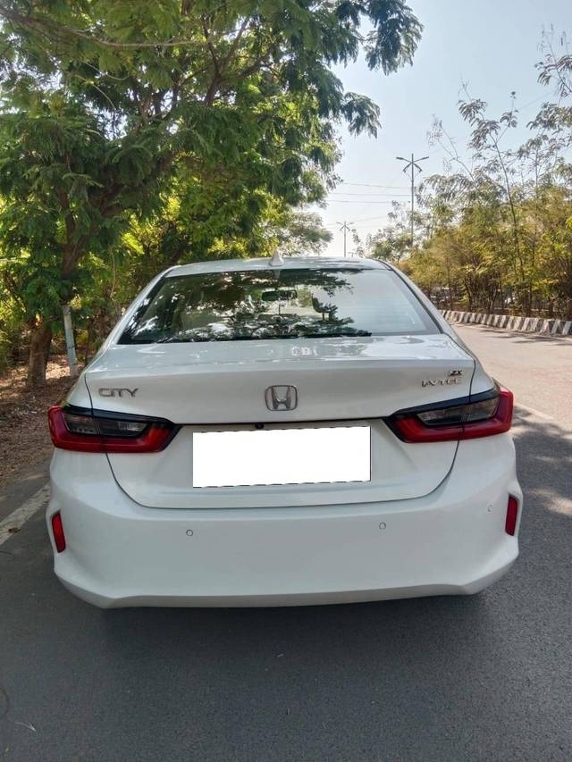 https://images10.gaadi.com/usedcar_image/4415276/original/processed_211cf4d683e0c5163fc683dd29da8ce9.jpg?imwidth=6401