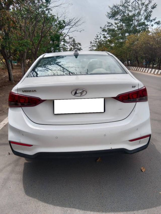 https://images10.gaadi.com/usedcar_image/4415287/original/processed_82dcec907832533058df061a69b532e0.jpg?imwidth=6401