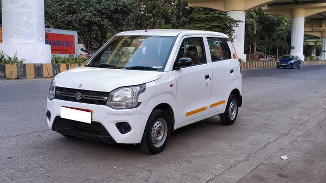 https://images10.gaadi.com/usedcar_image/4415331/original/processed_c52177d419edc007717013bc663e223e.jpg?imwidth=6402