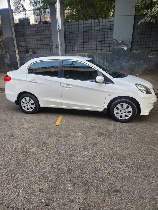 https://images10.gaadi.com/usedcar_image/4415342/original/9f0dd014d21ebf96afc9954e642a0c86.jpg?imwidth=6401