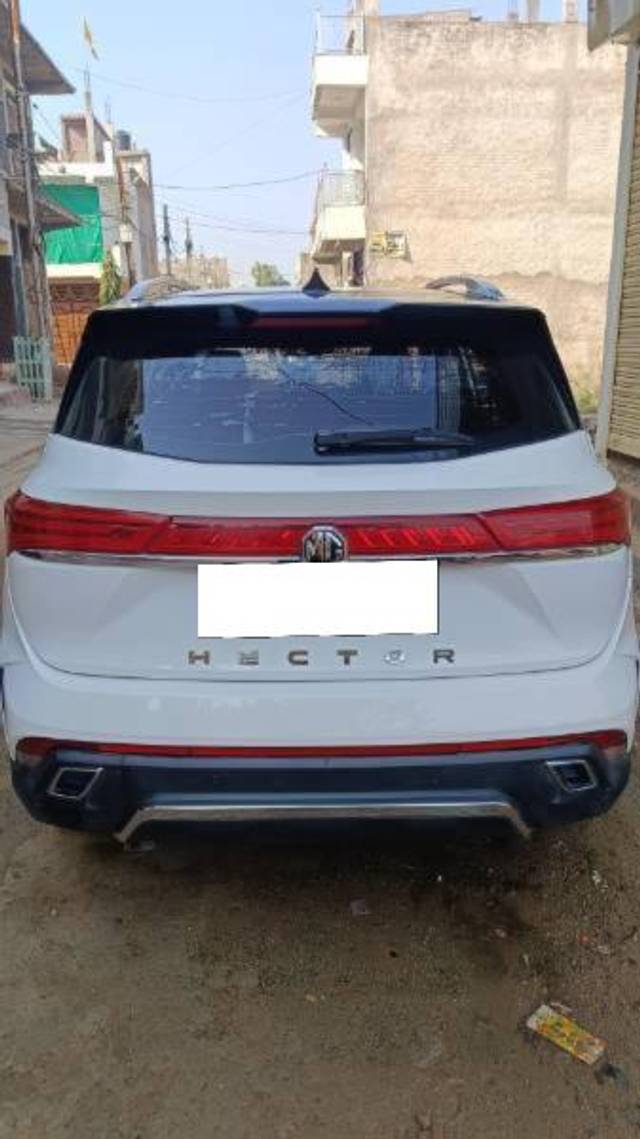 https://images10.gaadi.com/usedcar_image/4415391/original/processed_6e610ed4-3a0d-4aeb-9a51-182986d12fb3.jpg?imwidth=6400