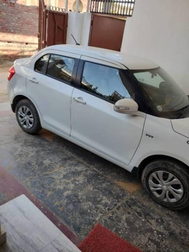 https://images10.gaadi.com/usedcar_image/4415501/original/processed_c1dc41da-6bb5-440d-8320-e44e3afaa203.jpg?imwidth=6402