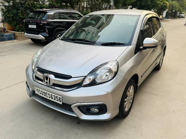 https://images10.gaadi.com/usedcar_image/4415503/original/63f9abb88127bdbdc618b010aa07dadf.jpg?imwidth=6401