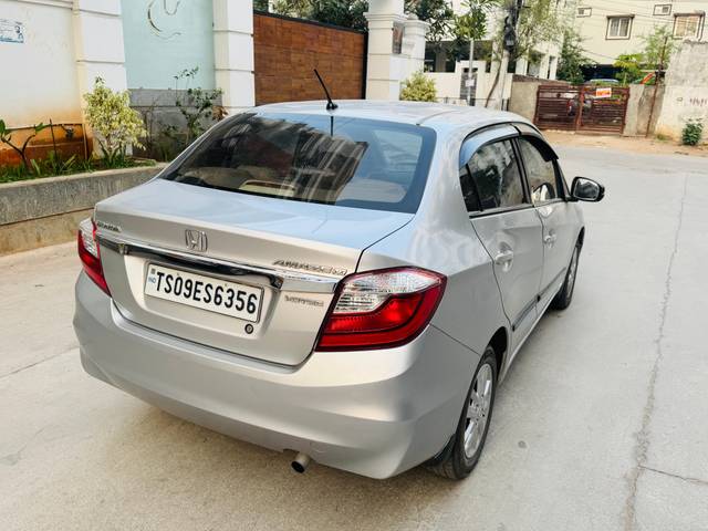 https://images10.gaadi.com/usedcar_image/4415503/original/a603c2c561f69ed37521ded12ab82243.jpg?imwidth=6402