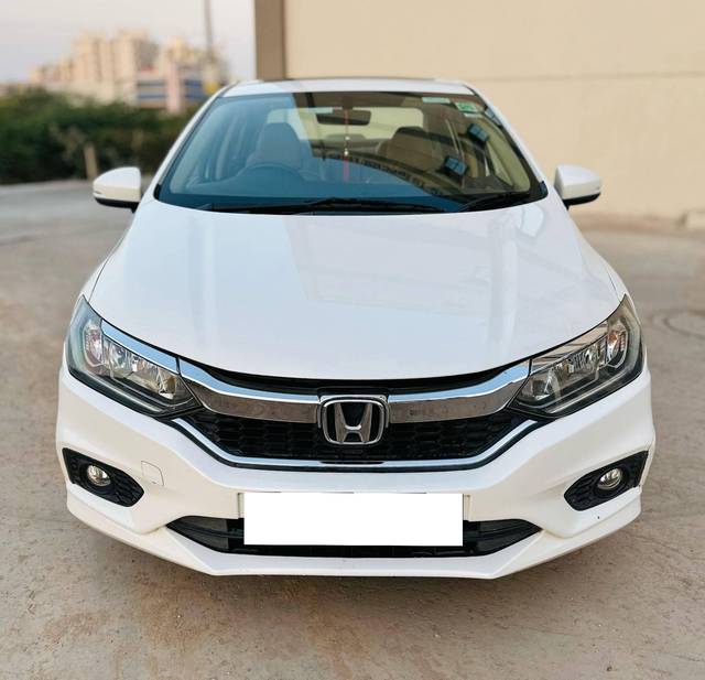 https://images10.gaadi.com/usedcar_image/4415504/original/processed_502669d2019f9880338cd0658032cf4e.jpg?imwidth=6402