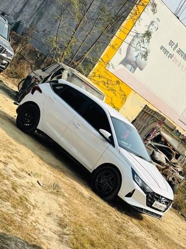 https://images10.gaadi.com/usedcar_image/4415635/original/processed_aae1db35-02ca-4700-969c-ac3f0a6a9e7b.jpeg?imwidth=6401