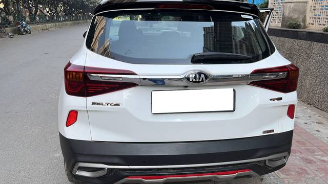 https://images10.gaadi.com/usedcar_image/4415681/original/processed_2a708069-7052-43f9-9615-8ba24d30d625.jpeg?imwidth=6400
