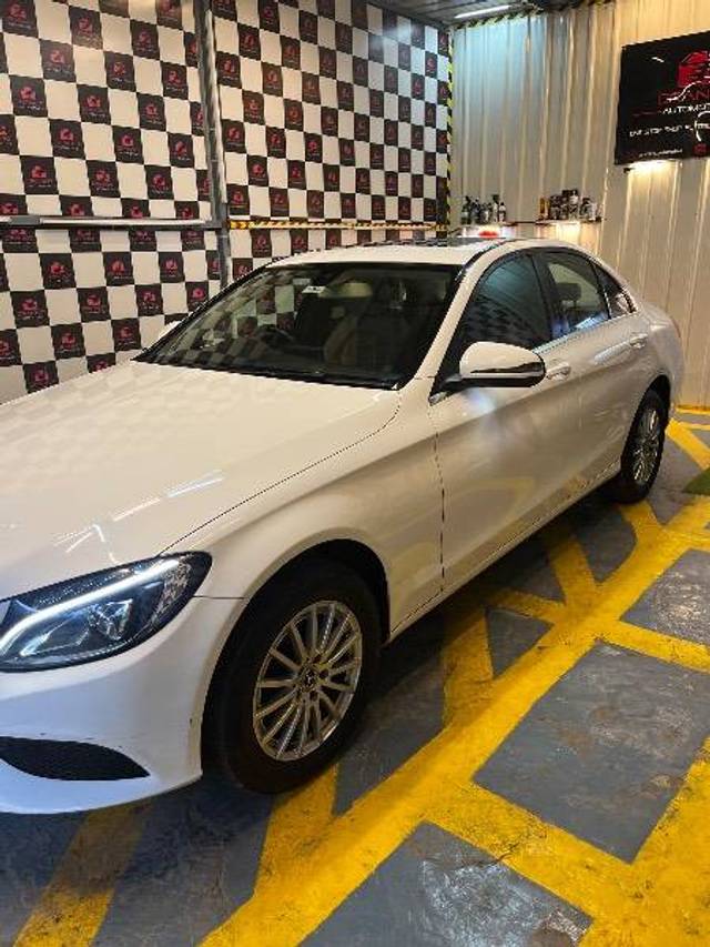 https://images10.gaadi.com/usedcar_image/4415731/original/251c8a3159eda4627127ffbf5786edca.jpeg?imwidth=6402