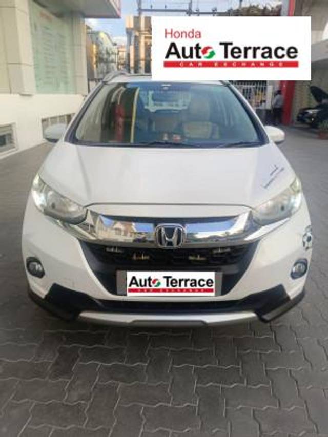 https://images10.gaadi.com/usedcar_image/4415794/original/7541f5f272903aa8b4155058afaee2f7.jpeg?imwidth=6400