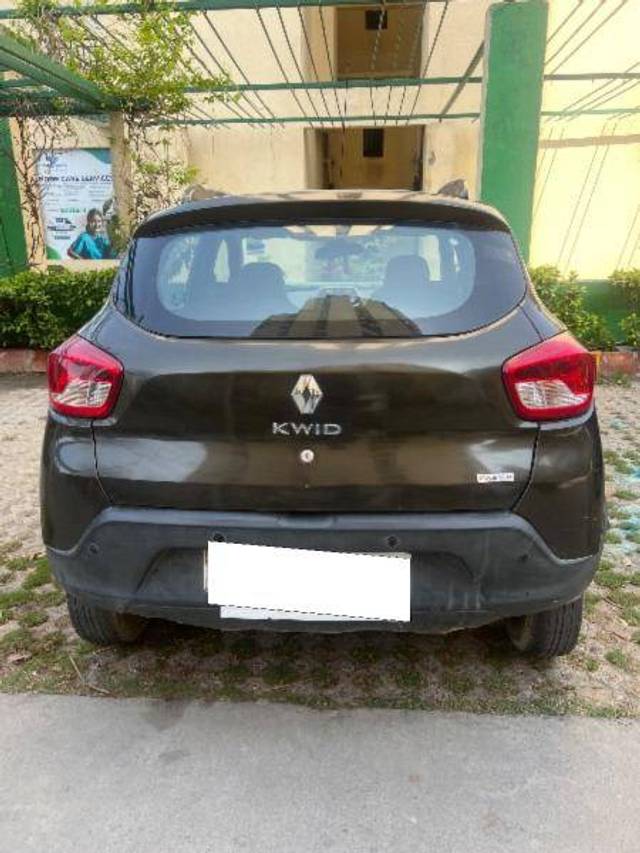 https://images10.gaadi.com/usedcar_image/4415817/original/c8c7e6123bdcbed26287fa904f882cd1.jpg?imwidth=6400