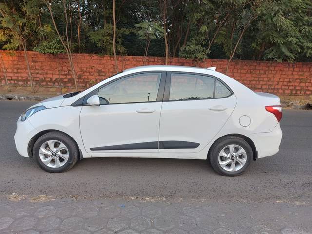 https://images10.gaadi.com/usedcar_image/4415861/original/52dc2c7ec7e99899923482ef814d24e3.jpg?imwidth=6402