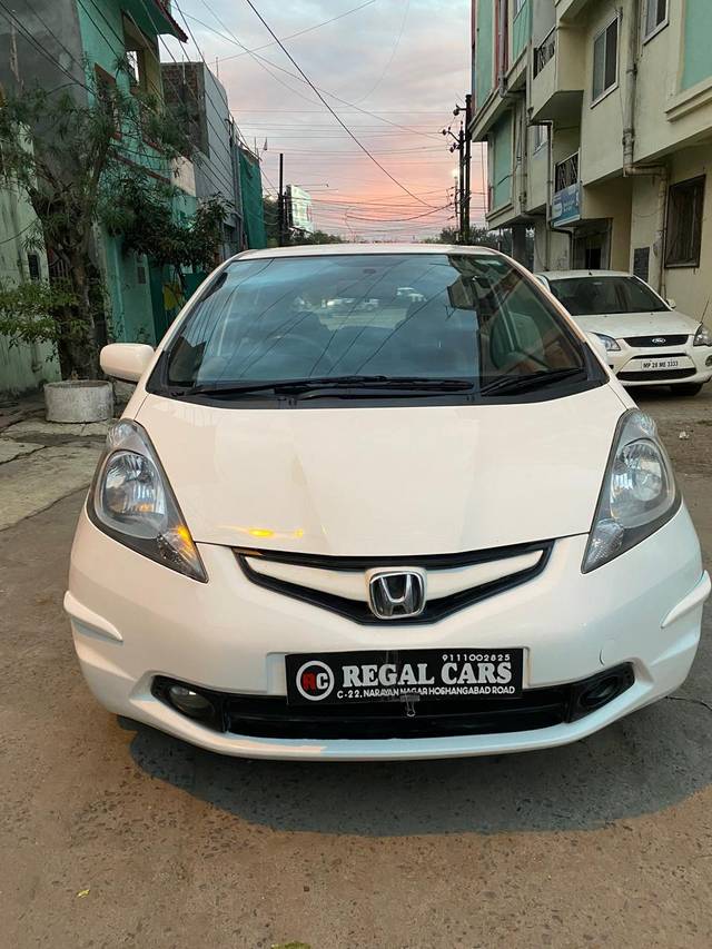 https://images10.gaadi.com/usedcar_image/4415865/original/0cb2330f3751e7a6340e4e03df9eb970.jpg?imwidth=6400