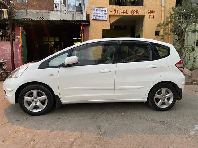 https://images10.gaadi.com/usedcar_image/4415865/original/e5c2008be432f31a6a7460993e4d944d.jpg?imwidth=6402