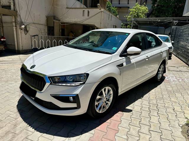 https://images10.gaadi.com/usedcar_image/4415893/original/beaeb041c46fd54e4aba39b262b5c45e.jpg?imwidth=6400