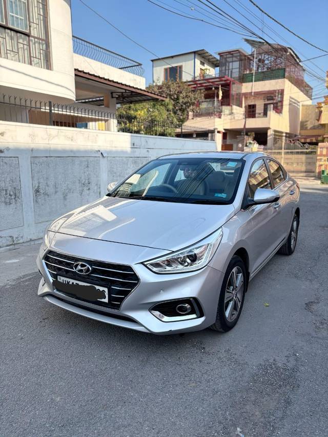 https://images10.gaadi.com/usedcar_image/4415927/original/cbf166958bb175b7b55c85465e90d049.jpg?imwidth=6402